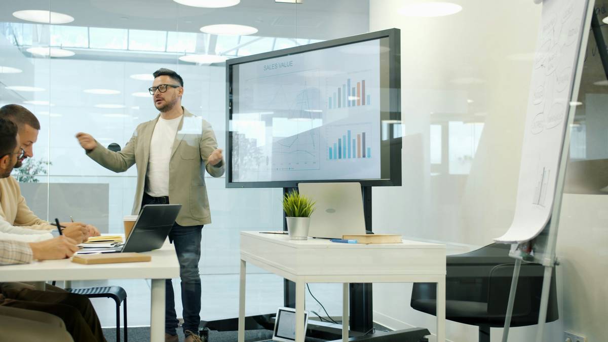 analytics strategy training workflow for personal finance marketers with cohort analysis