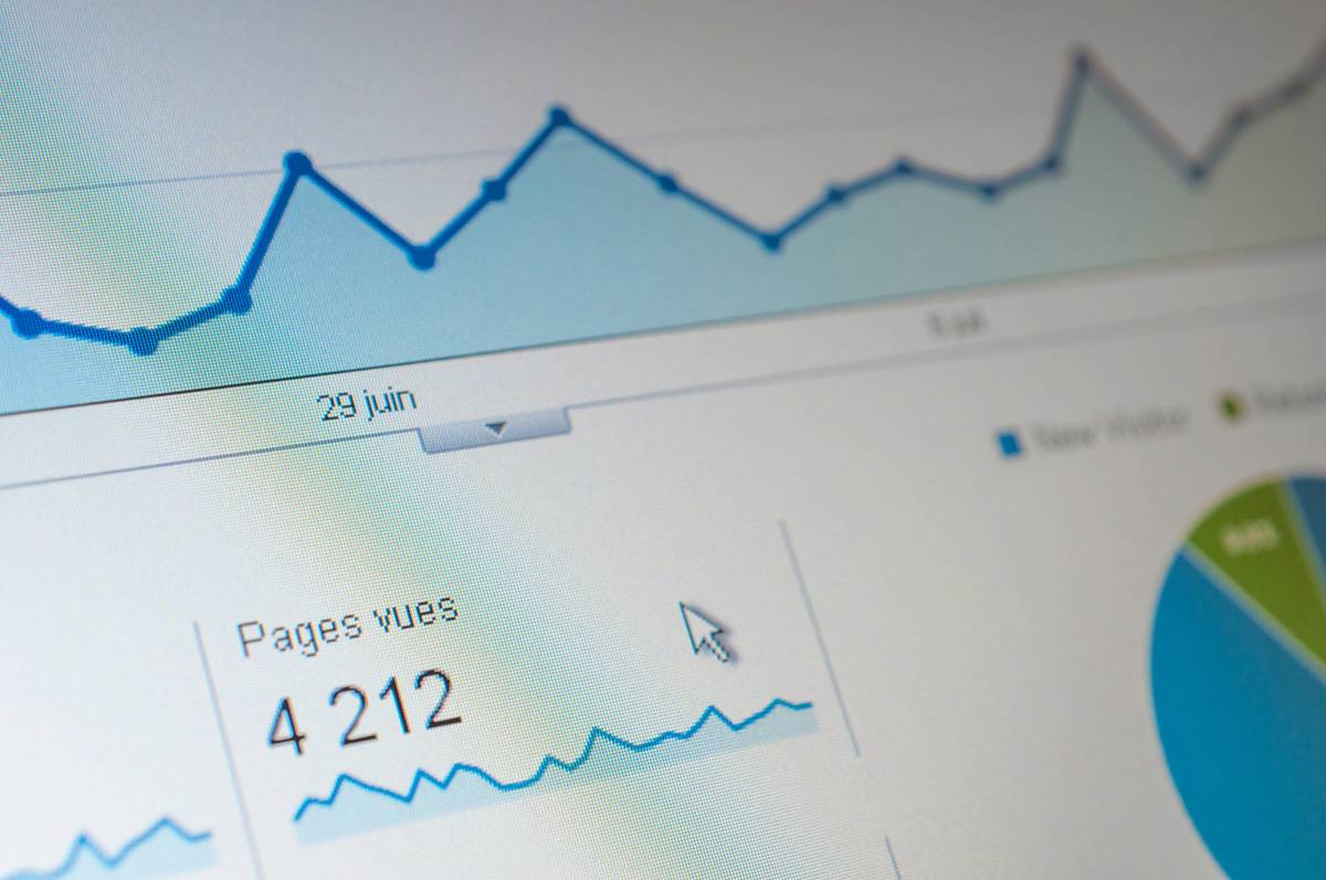Dashboard comparison showing effective campaign optimization tools vs outdated ones