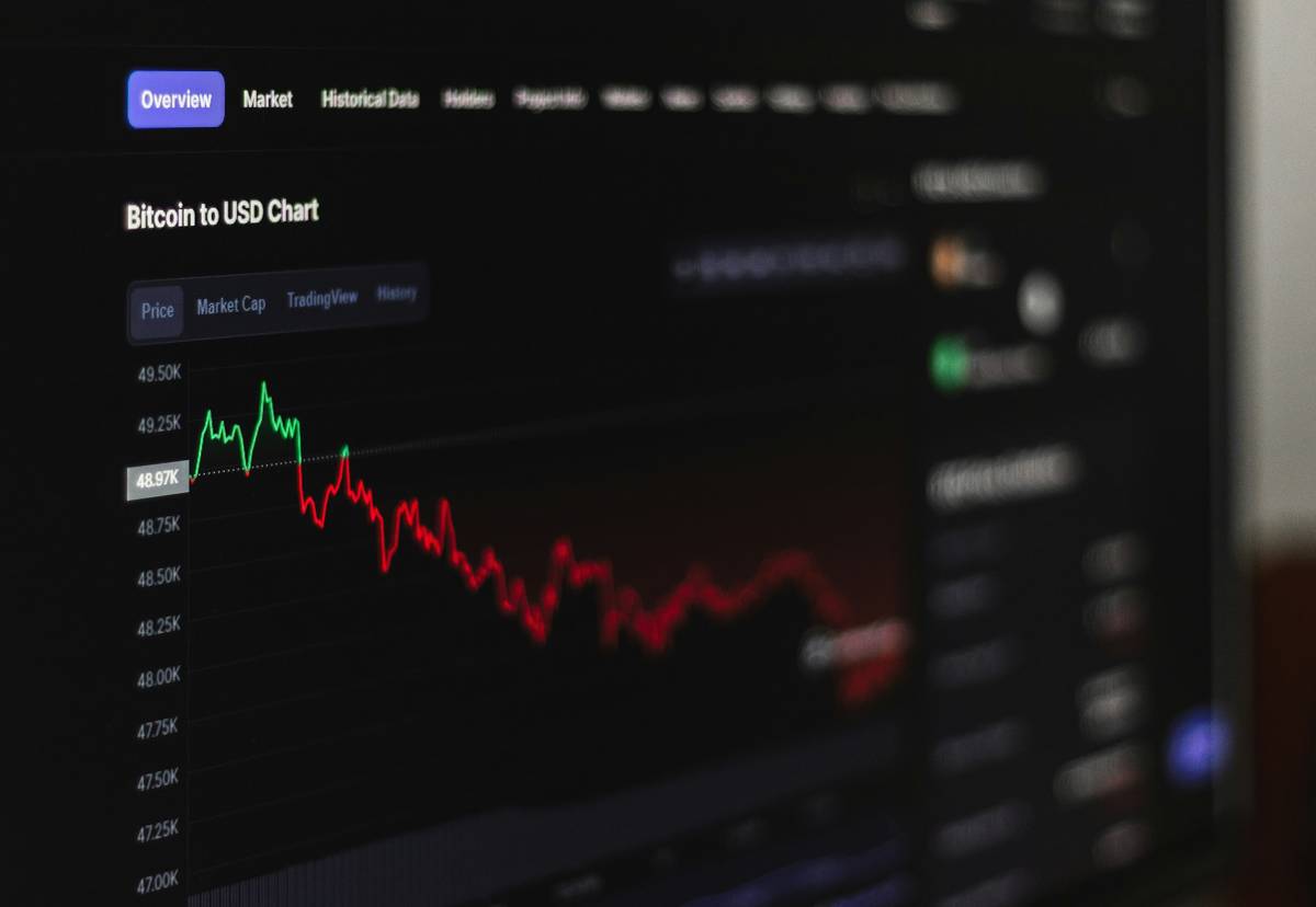 Marketer using campaign optimization tools to analyze real-time conversion data